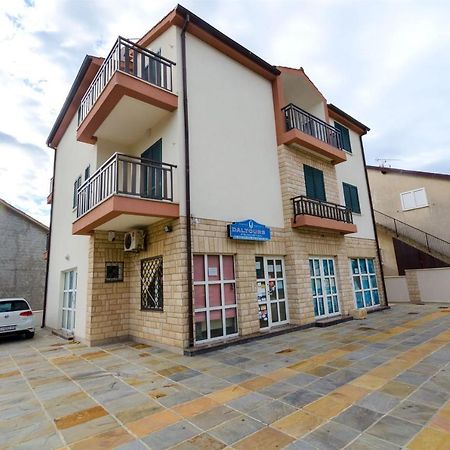 Apartments Karmen I Primosten Exterior photo