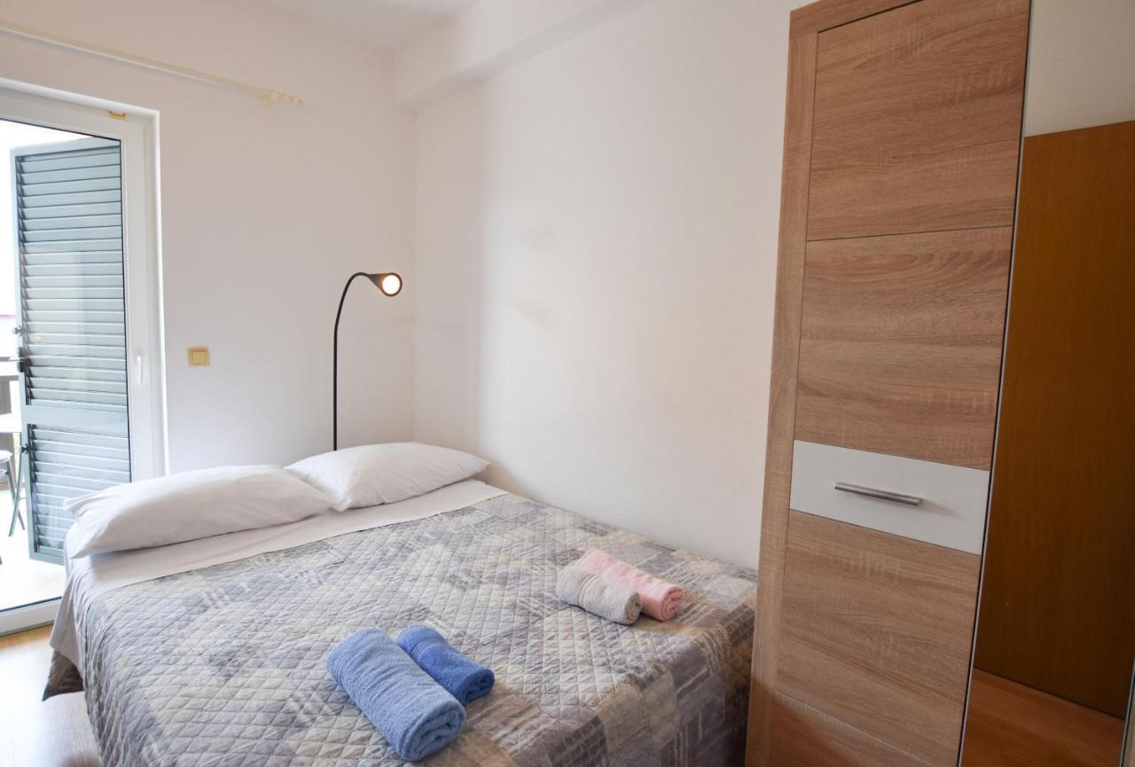 Apartments Karmen I Primosten Exterior photo
