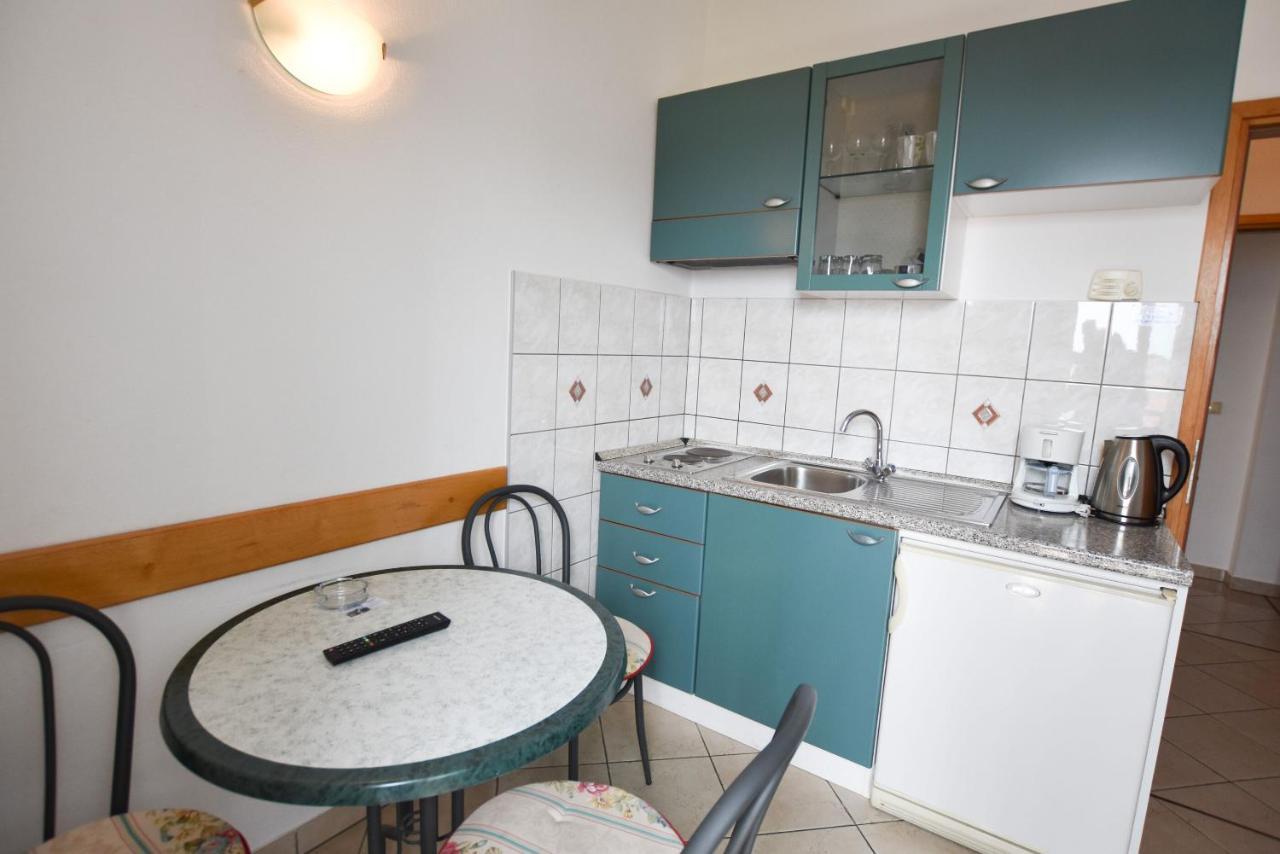 Apartments Karmen I Primosten Exterior photo