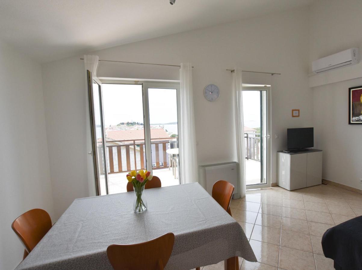 Apartments Karmen I Primosten Exterior photo