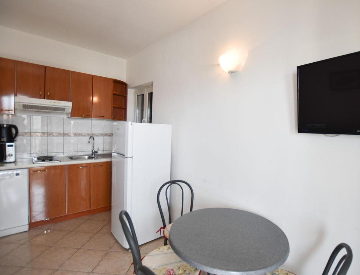 Apartments Karmen I Primosten Exterior photo